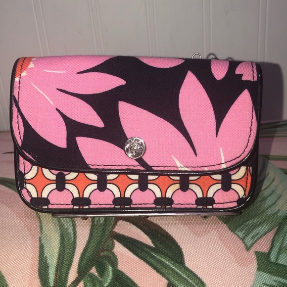 Vera Bradley Retired Loves Me Pink Print Wallet - Picture 1 of 6